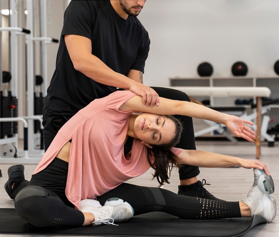 close-up-woman-exercising-mat_23-2149178065 - copia